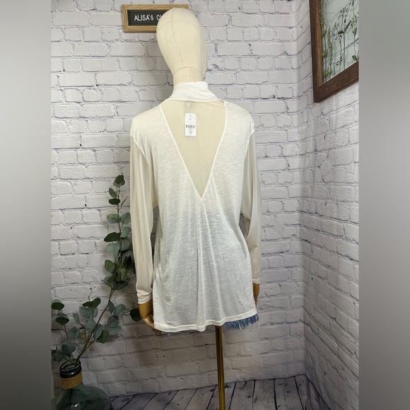 Emma & Sam mesh sleeve collar and back Top - Picture 3 of 5